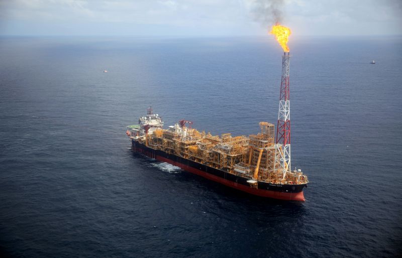 &copy; Reuters. FILE PHOTO: Kaombo Norte floating oil platform is seen from a helicopter off the coast of Angola