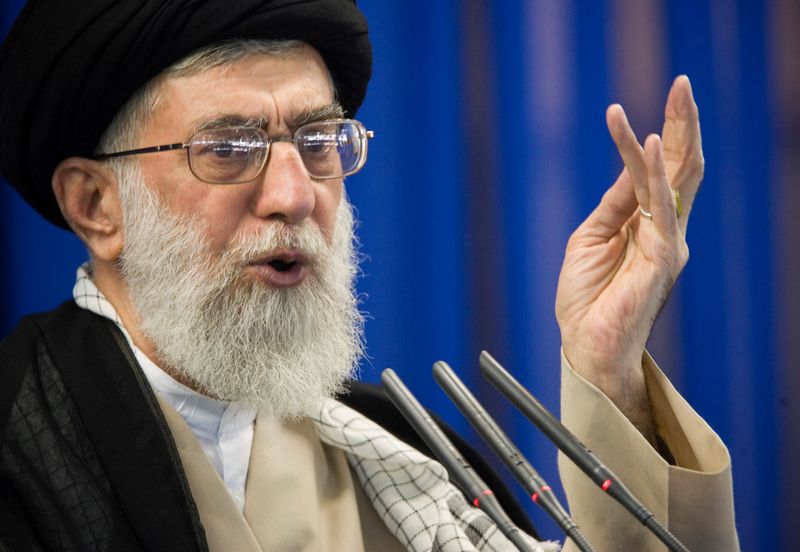 &copy; Reuters. FILE PHOTO: Iran&apos;s Supreme Leader Ayatollah Ali Khamenei speaks during Friday prayers in Tehran