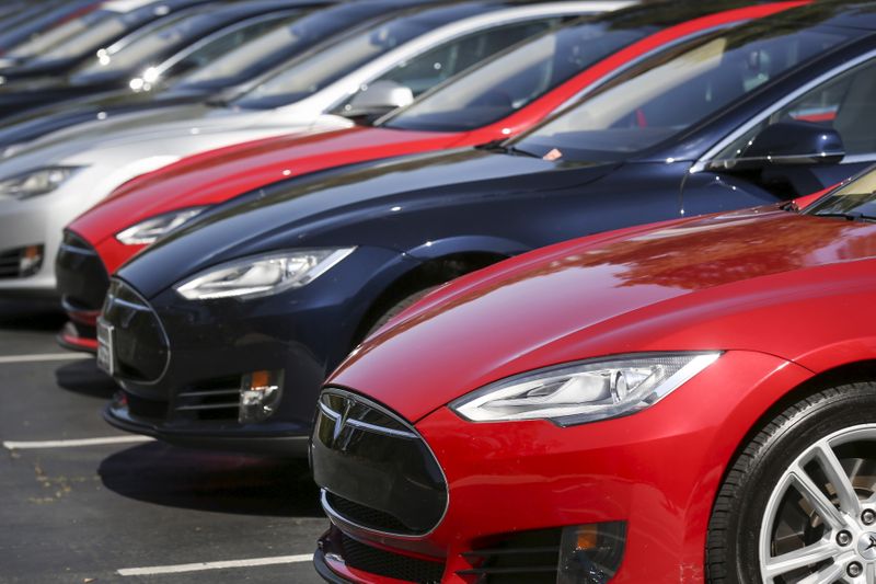 &copy; Reuters. Row of Tesla Model S sedans are seen outside the company&apos;s headquarters in Palo Alto, California