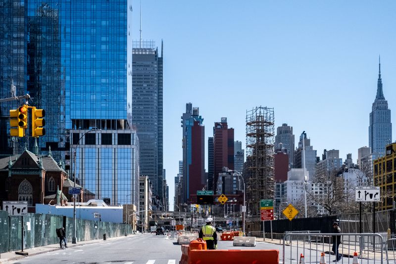 &copy; Reuters. FILE PHOTO: Empty street is seen near Lincoln Tunnel in Manhattan borough following the outbreak of coronavirus disease (COVID-19) in New York City