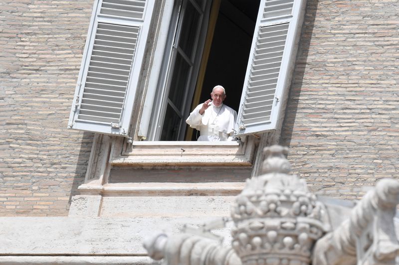 &copy; Reuters. LE PAPE ÉCRIT À ZANARDI QUE SA VIE EST UNE &quot;LEÇON D&apos;HUMANITÉ&quot;