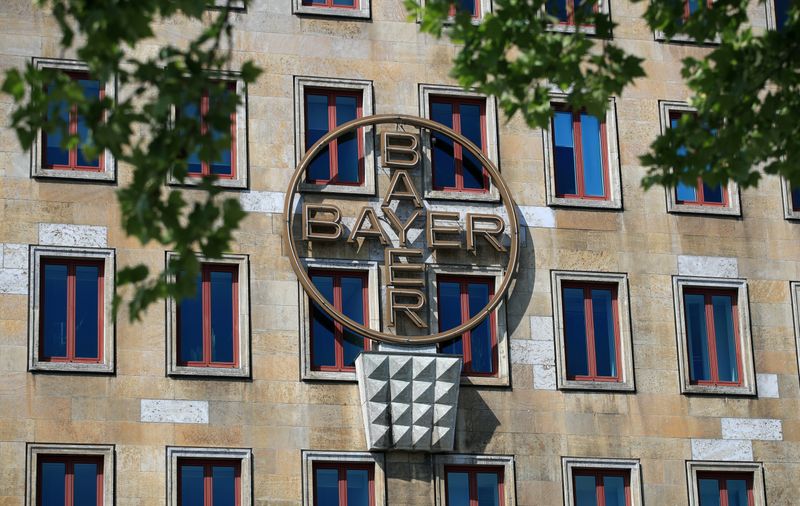 &copy; Reuters. FILE PHOTO: The historic headquarters of German pharmaceutical and chemical maker Bayer AG is pictured in Leverkusen