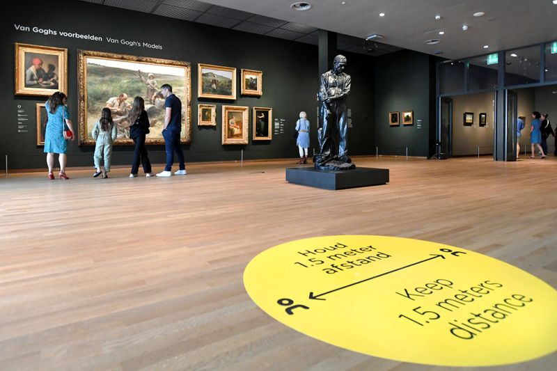 &copy; Reuters. People look at paintings in the Van Gogh Museum that reopened as Netherlands eases some of the lockdown measures