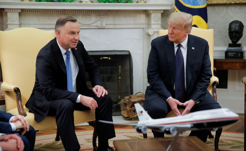 &copy; Reuters. U.S. President Donald Trump meets with Poland&apos;s President Andrzej Duda in the Oval Office of the White House in Washington