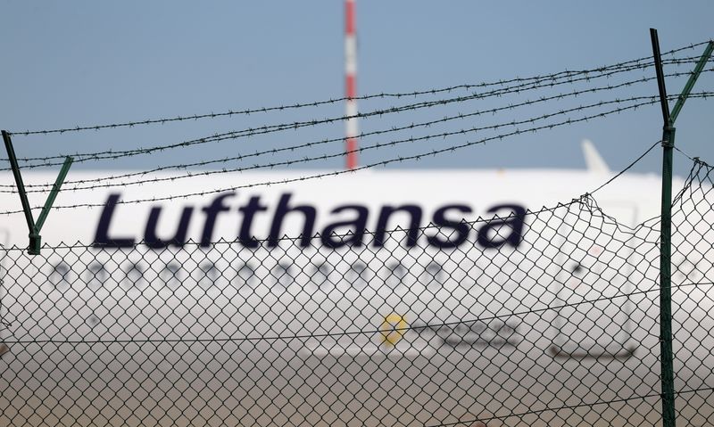 © Reuters. LE PREMIER ACTIONNAIRE DE LUFTHANSA APPROUVE LE PLAN DE SAUVETAGE