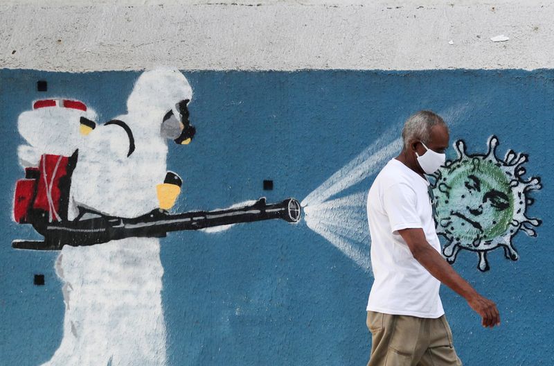 &copy; Reuters. FILE PHOTO: Outbreak of the coronavirus disease (COVID-19), in Rio de Janeiro