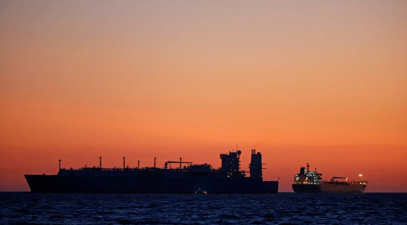 &copy; Reuters. Нефтяной танкер недалеко от Марселя