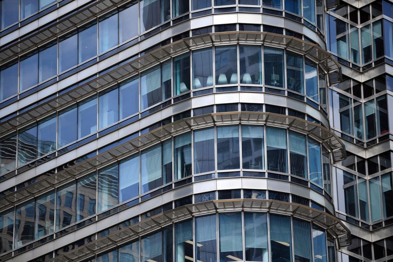 © Reuters. FILE PHOTO: Outbreak of the coronavirus disease (COVID-19) in London