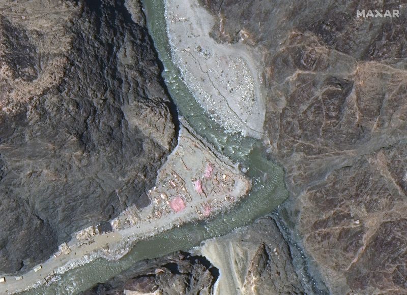 &copy; Reuters. FOTO DE ARCHIVO: La imagen del satélite Maxar WorldView-3 muestra una vista cercana de la frontera de la Línea de Control Real (LAC) y el punto de patrulla 14 en el sector oriental de Ladakh del Valle de Galwan, el 22 de junio de 2020