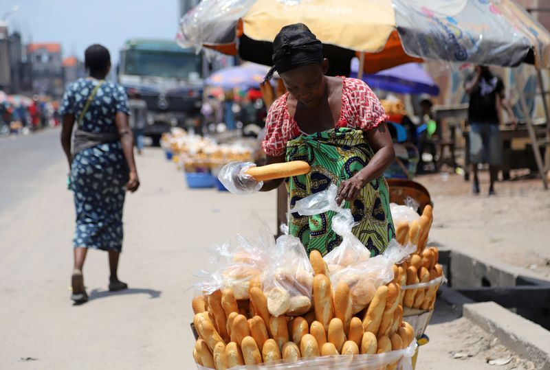 &copy; Reuters. FILE PHOTO: A Congolese woman arranges bread for sale at an open air market, amid concerns about the spread of coronavirus disease (COVID-19) in Kinshasa