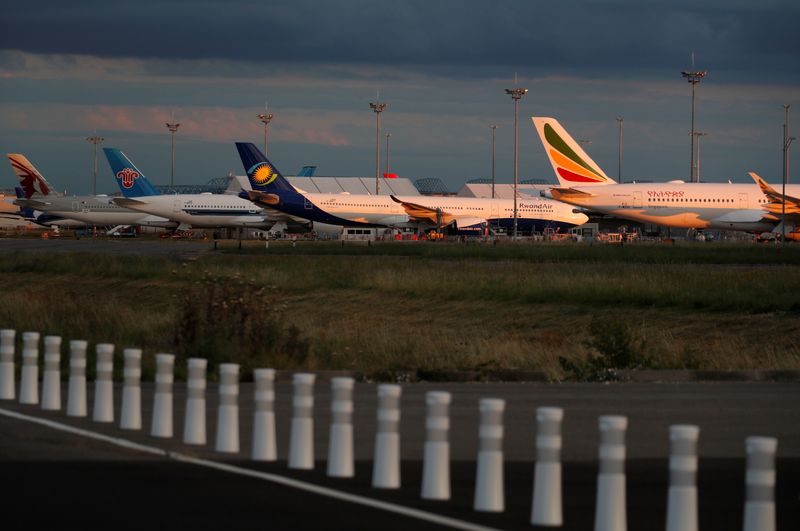 © Reuters. A350 and A330neo aircraft sit parked outside the Airbus factory in Blagnac