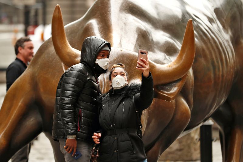 © Reuters. FILE PHOTO: Jasmine Bermudez and Brad Philbert stop to take a photograph in front of the 