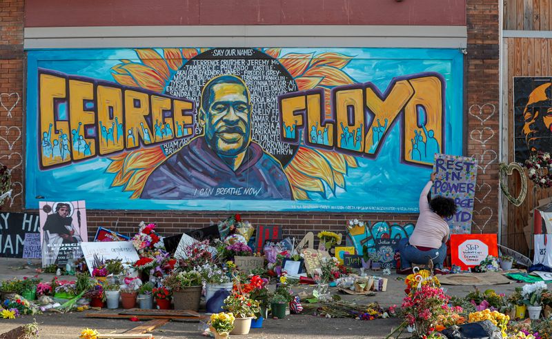 &copy; Reuters. Mural em homenagem a George Floyd em Mineápolis