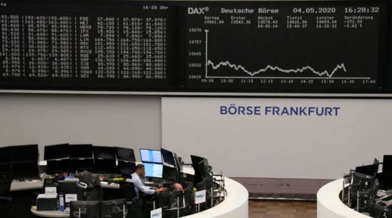 &copy; Reuters. Grafico dell&apos;indice tedesco DAX nella sede della Borsa di Francoforte