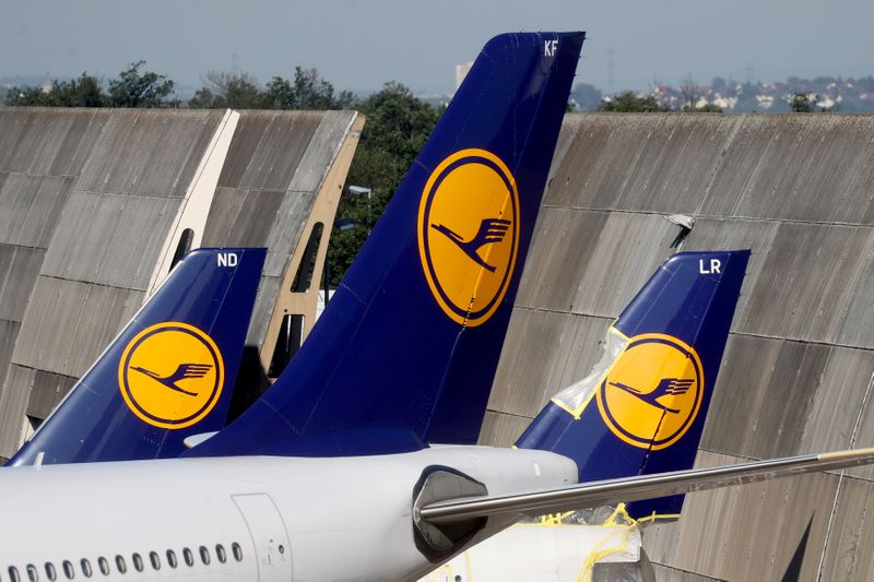 &copy; Reuters. Lufthansa planes are seen parked on the tarmac of Frankfurt Airport
