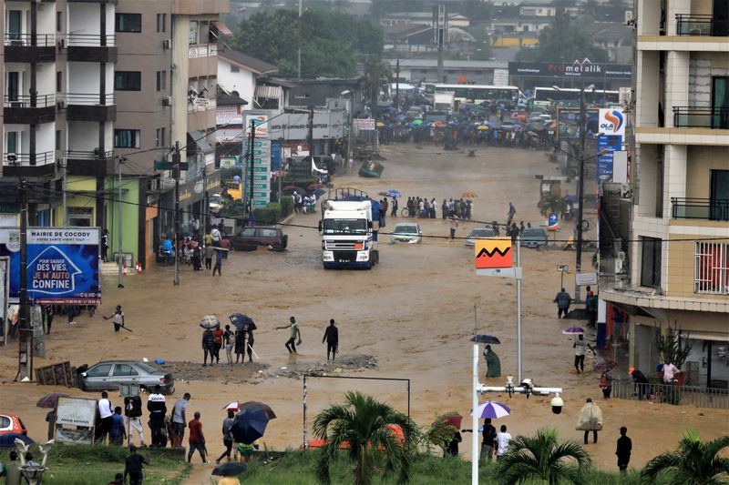 &copy; Reuters. السيول تقتل سبعة على الأقل في ساحل العاج وتوقع هطول مزيد من الأمطار
