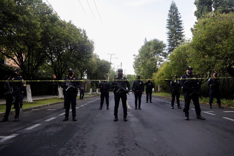 © Reuters. محاولة اغتيال رئيس شرطة مكسيكو سيتي وتوجيه أصابع الاتهام لعصابة مخدرات