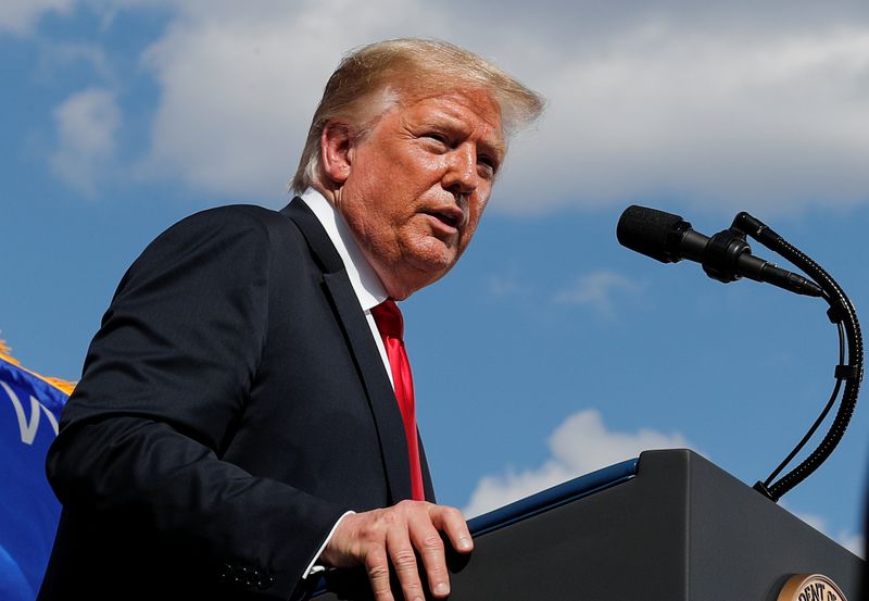 &copy; Reuters. El presidente de Estados Unidos, Donald Trump, pronuncia un discurso en Marinette, Wisconsin