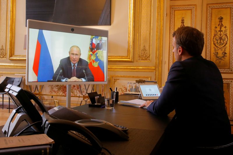 &copy; Reuters. EMMANUEL MACRON SE RENDRA PROCHAINEMENT EN RUSSIE