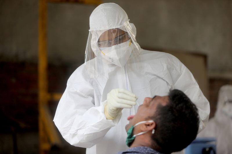 © Reuters. The coronavirus disease (COVID-19) outbreak in Mumbai