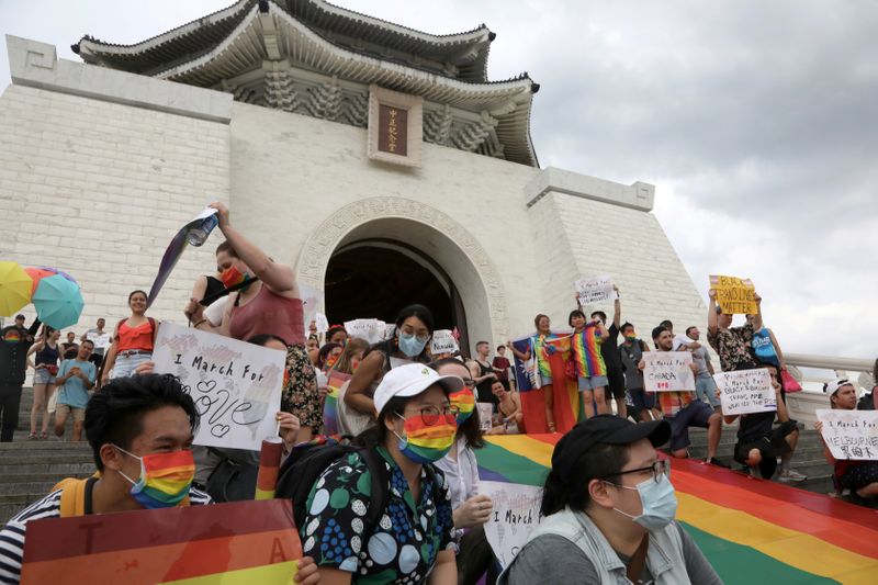 © Reuters. Desfile del Orgullo de Taiwán por el Rally Mundial en Taipei