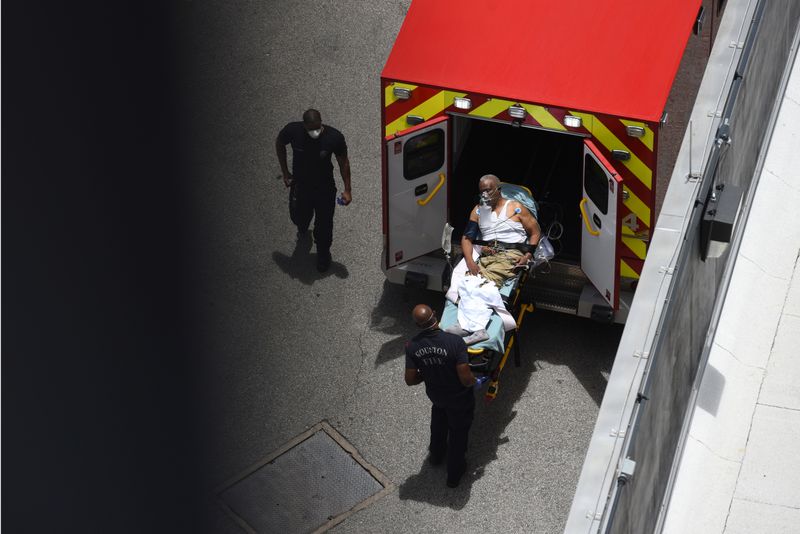© Reuters. Brote de enfermedad por coronavirus en Houston