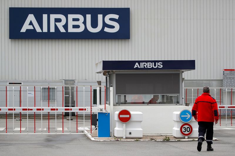 © Reuters. FILE PHOTO: The logo of Airbus is pictured at the entrance of the Airbus facility in Bouguenais