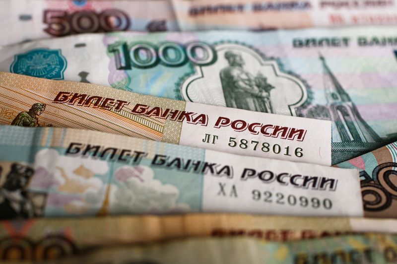 &copy; Reuters. Рублевые банкноты