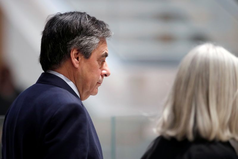 &copy; Reuters. FRANÇOIS FILLON RECONNU COUPABLE DANS L&apos;AFFAIRE DES EMPLOIS FICTIFS DE SON ÉPOUSE