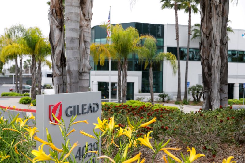 © Reuters. FILE PHOTO: Gilead Sciences Inc pharmaceutical company is seen during the outbreak of the coronavirus disease (COVID-19), in California