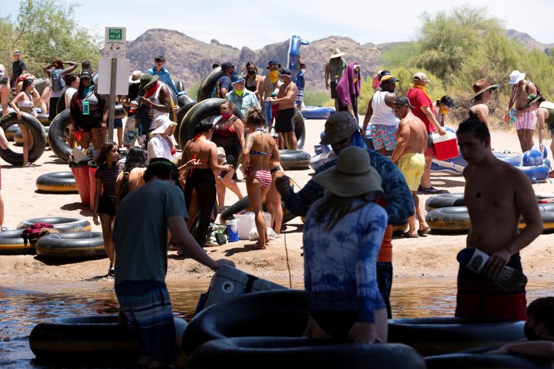 &copy; Reuters. FILE PHOTO: People go tubing on Salt River in Arizona