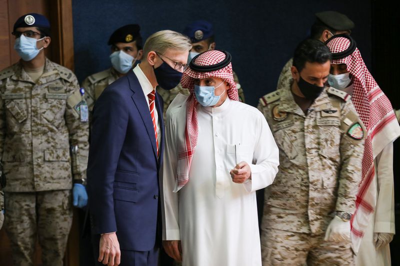 &copy; Reuters. Enviado dos EUA para o Irã, Brian Hook, e ministro das Relações Exteriores da Arábia Saudita, Adel al-Jubeir, em Riad