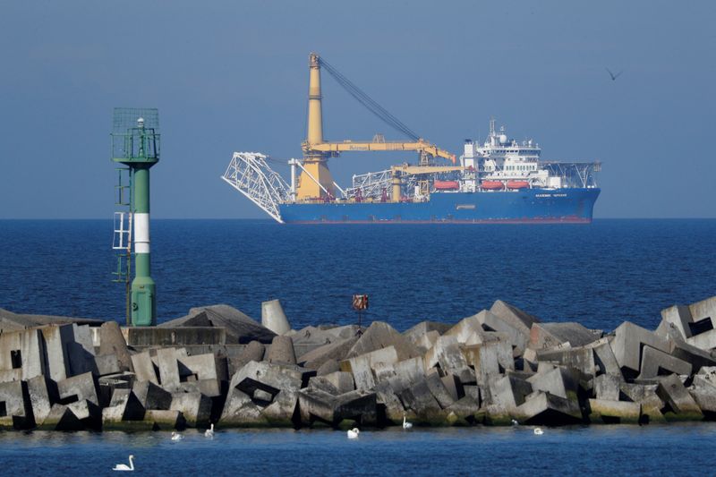 © Reuters. FILE PHOTO: Pipe-laying vessel Akademik Cherskiy is seen in a bay near the Baltic Sea port of Baltiysk