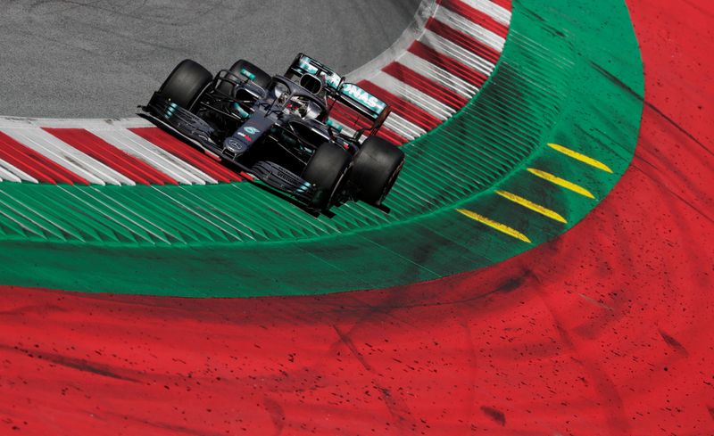 &copy; Reuters. Imagen de archivo de Lewis Hamilton de Mercedes en acción durante el Gran Premio de Austria de la Fórmula Uno en el Red Bull Ring de Spielberg