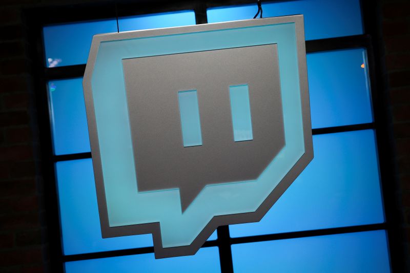 © Reuters. The twitch logo is seen in the production studio of Twitch Interactive Inc, a social video platform and gaming community in San Francisco, California