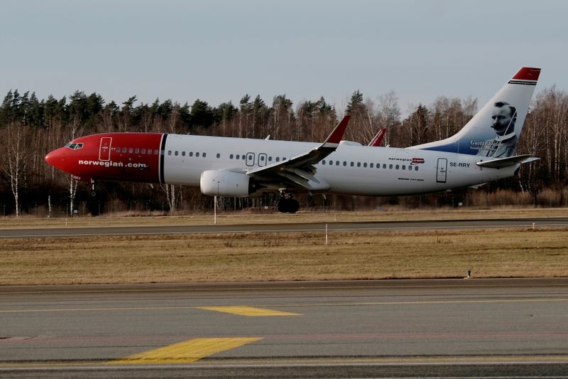 &copy; Reuters. FILE PHOTO: Norwegian Air Sweden Boeing 737-800 plane SE-RRY lands in Riga International Airport in Riga