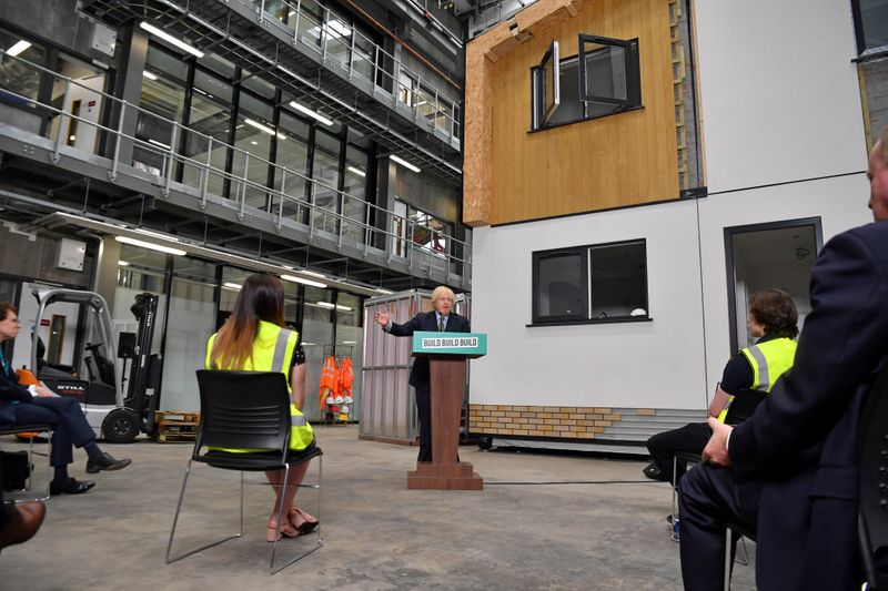 © Reuters. Britain's Prime Minister Boris Johnson delivers a speech during his visit to Dudley College of Technology in Dudley