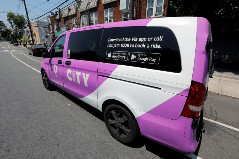 © Reuters. Via ride-sharing van operates in partnership with city-run bus system in Jersey City