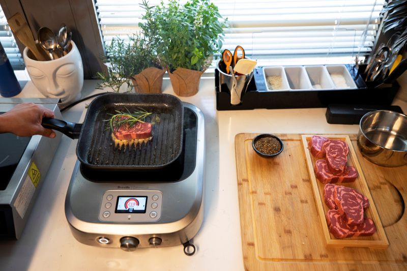 © Reuters. Coming soon to a 3D printer near you: Plant-based steaks