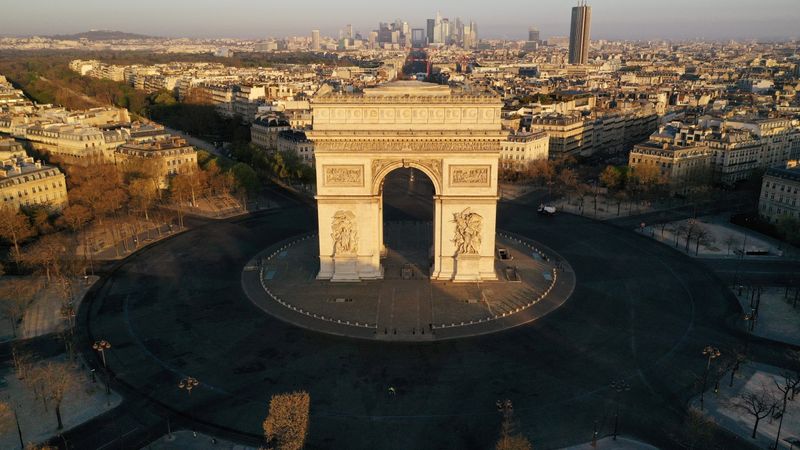 &copy; Reuters. FILE PHOTO: An aerial view of deserted Paris during coronavirus disease outbreak