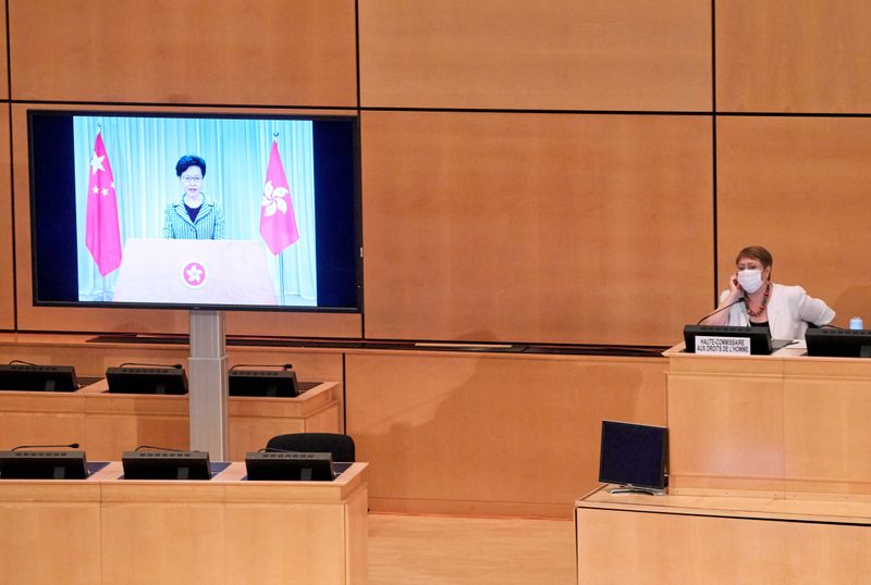 &copy; Reuters. La líder de Hong Kong, Carrie Lam, se dirige por enlace de vídeo a la 44 sesión del Consejo de Derechos Humanos en Ginebra, Suiza, el 30 de junio de 2020