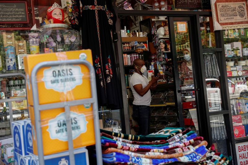 &copy; Reuters. FILE PHOTO: Retail shops in Brooklyn as phase one reopening continues during outbreak of the coronavirus disease (COVID-19) in New York