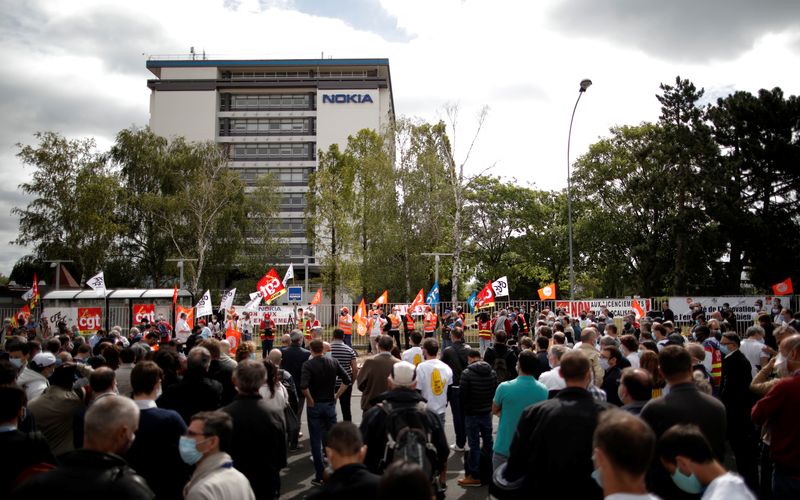 &copy; Reuters. Workers protest over job cuts at Nokia in France