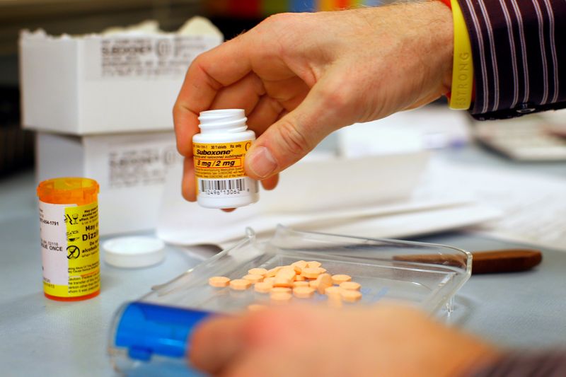 © Reuters. FILE PHOTO: Pharmacist Jim Pearce fills a Suboxone prescription at Boston Healthcare for the Homeless Program in Boston