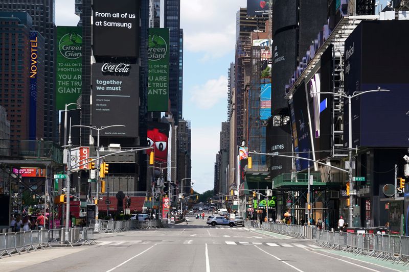 &copy; Reuters. Foto del lunes de Times Square, en Manhattan, en medio de la pandemia de coronavirus