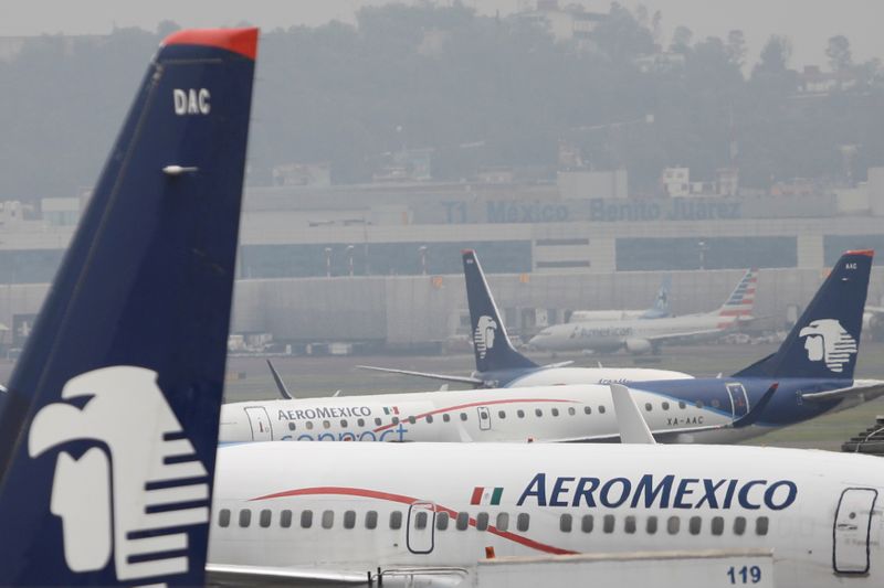 &copy; Reuters. Aeromexico aeroplanes are pictured on the airstrip at Benito Juarez international airport in Mexico City