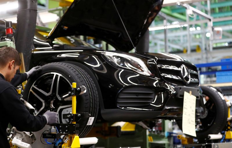 &copy; Reuters. FILE PHOTO: An employee of German car manufacturer Mercedes Benz installs wheel at a A-class model at the production line at the Daimler factory in Rastatt