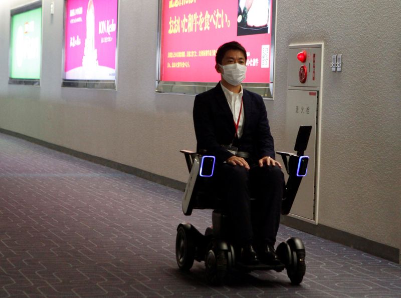 &copy; Reuters. 羽田空港で世界初、自動運転車いすサービス　コロナ対策も期待