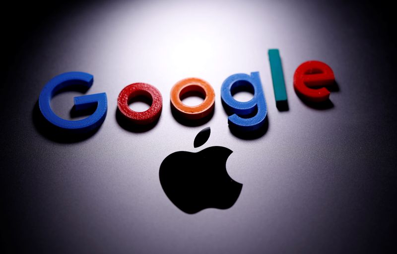 © Reuters. A 3D printed Google logo is placed on the Apple Macbook in this illustration