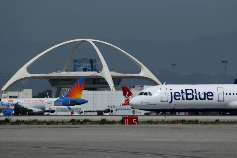 &copy; Reuters. A Jet Blue airplane is seen at Los Angeles International airport